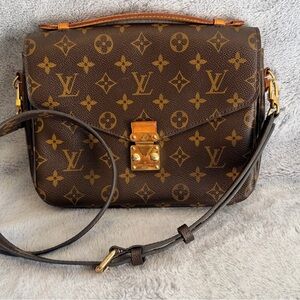 Louis Vuitton Classic Pochette Métis Monogram Canvas Crossbody Bag